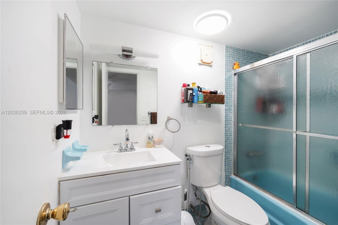 250 180th Dr, Unit 407, Sunny Isles Beach, FL 33160 Photo
