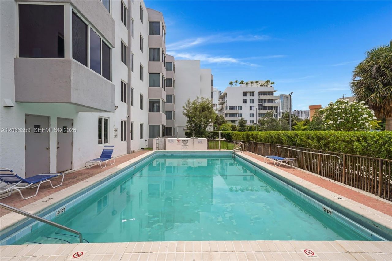 250 180th Dr, Unit 407, Sunny Isles Beach, FL 33160 Photo