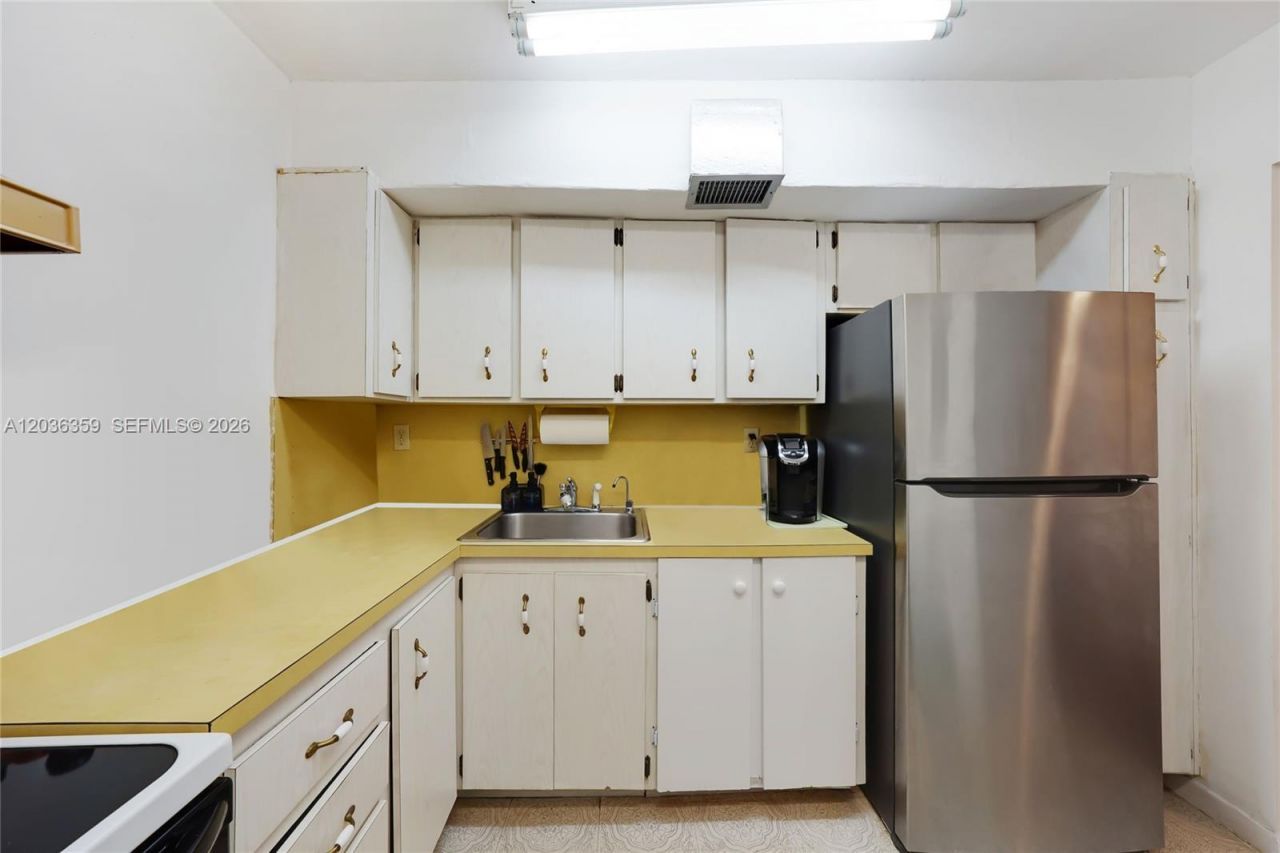 250 180th Dr, Unit 407, Sunny Isles Beach, FL 33160 Photo