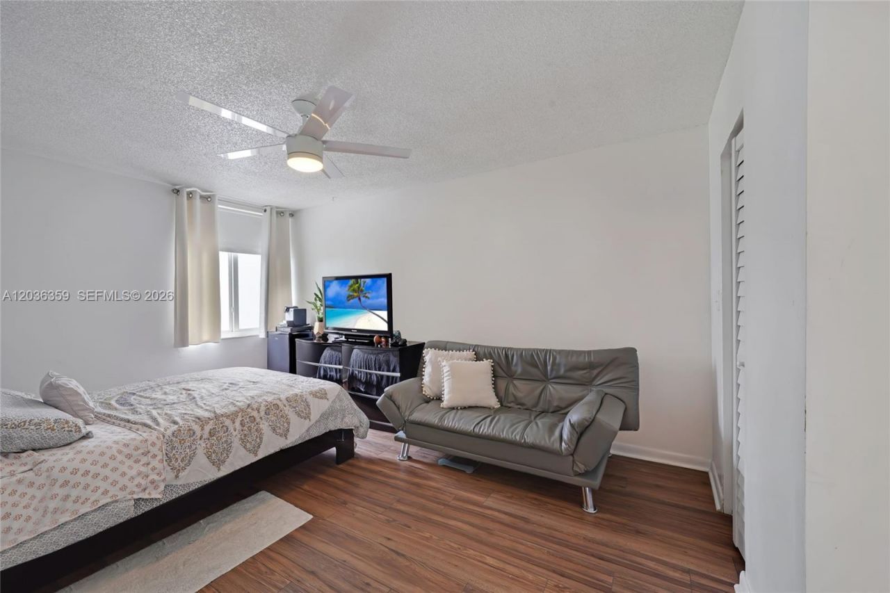 250 180th Dr, Unit 407, Sunny Isles Beach, FL 33160 Photo
