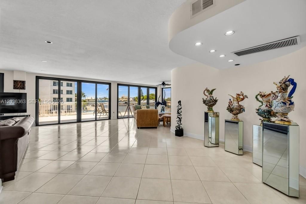3100 NE 48th St, Unit 212, Fort Lauderdale, FL 33308 Photo