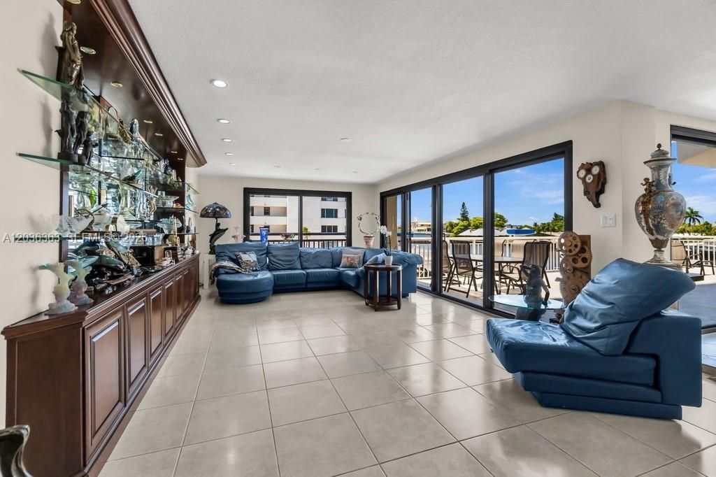 3100 NE 48th St, Unit 212, Fort Lauderdale, FL 33308 Photo