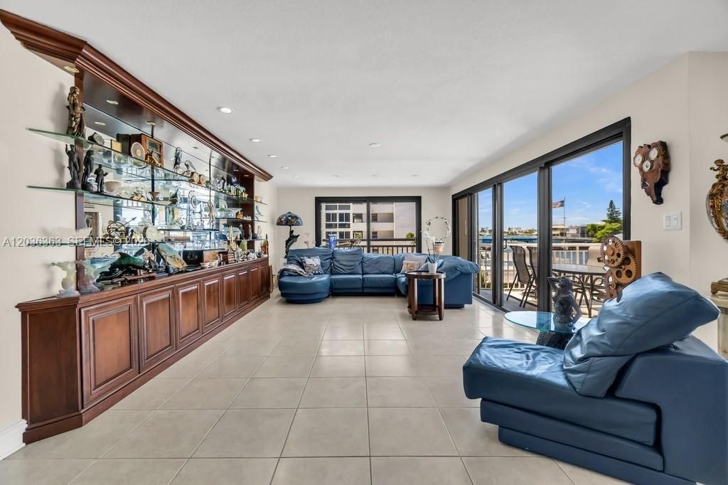 3100 NE 48th St, Unit 212, Fort Lauderdale, FL 33308 Photo