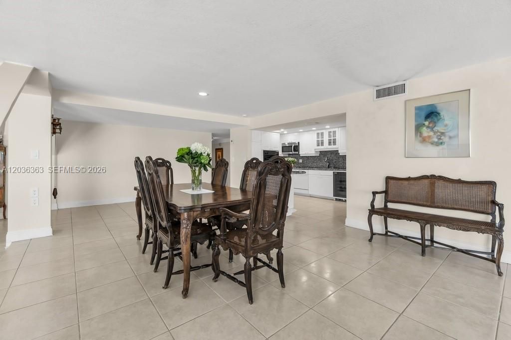 3100 NE 48th St, Unit 212, Fort Lauderdale, FL 33308 Photo