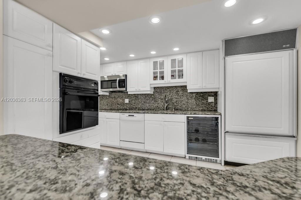 3100 NE 48th St, Unit 212, Fort Lauderdale, FL 33308 Photo
