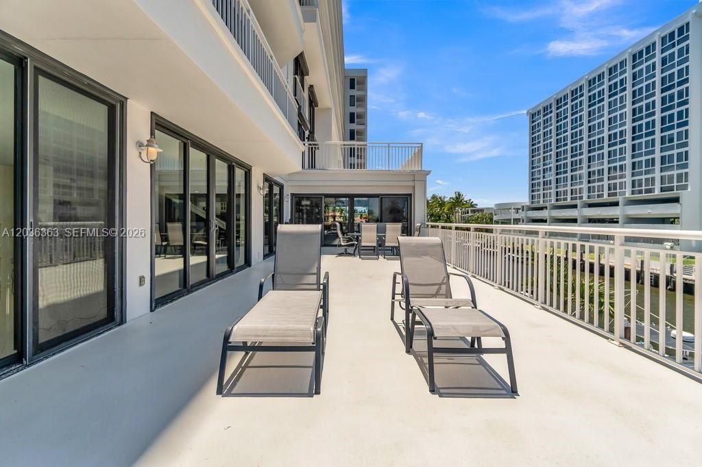 3100 NE 48th St, Unit 212, Fort Lauderdale, FL 33308 Photo