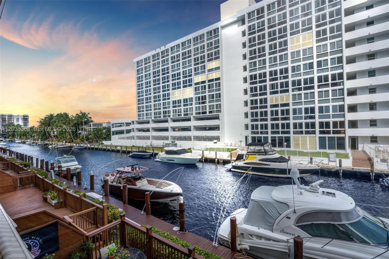 3100 NE 48th St, Unit 212, Fort Lauderdale, FL 33308 Photo