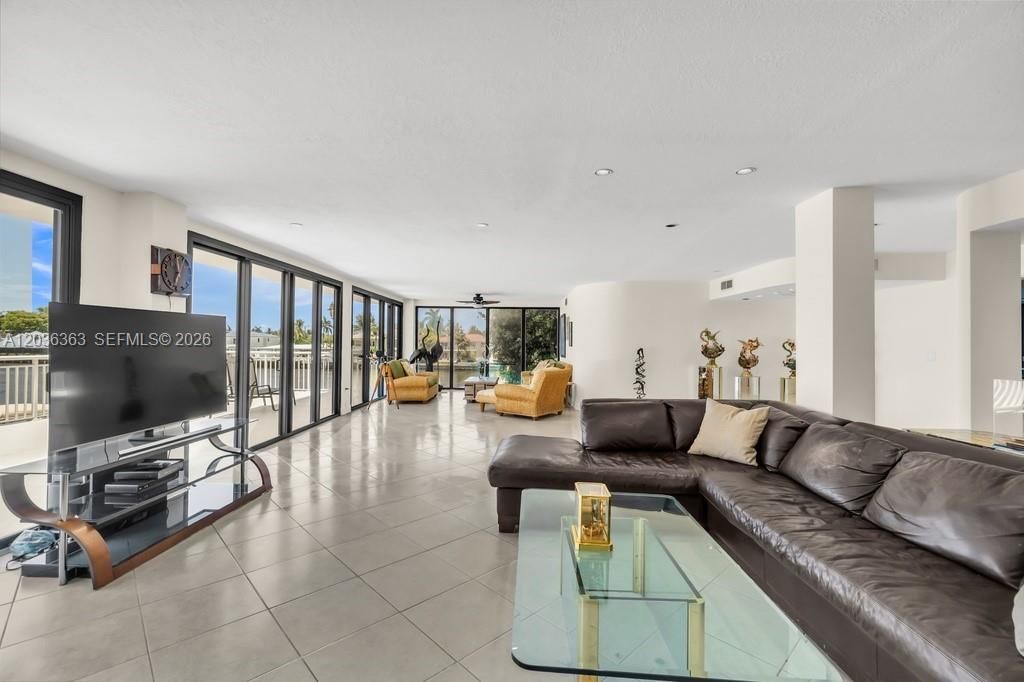 3100 NE 48th St, Unit 212, Fort Lauderdale, FL 33308 Photo