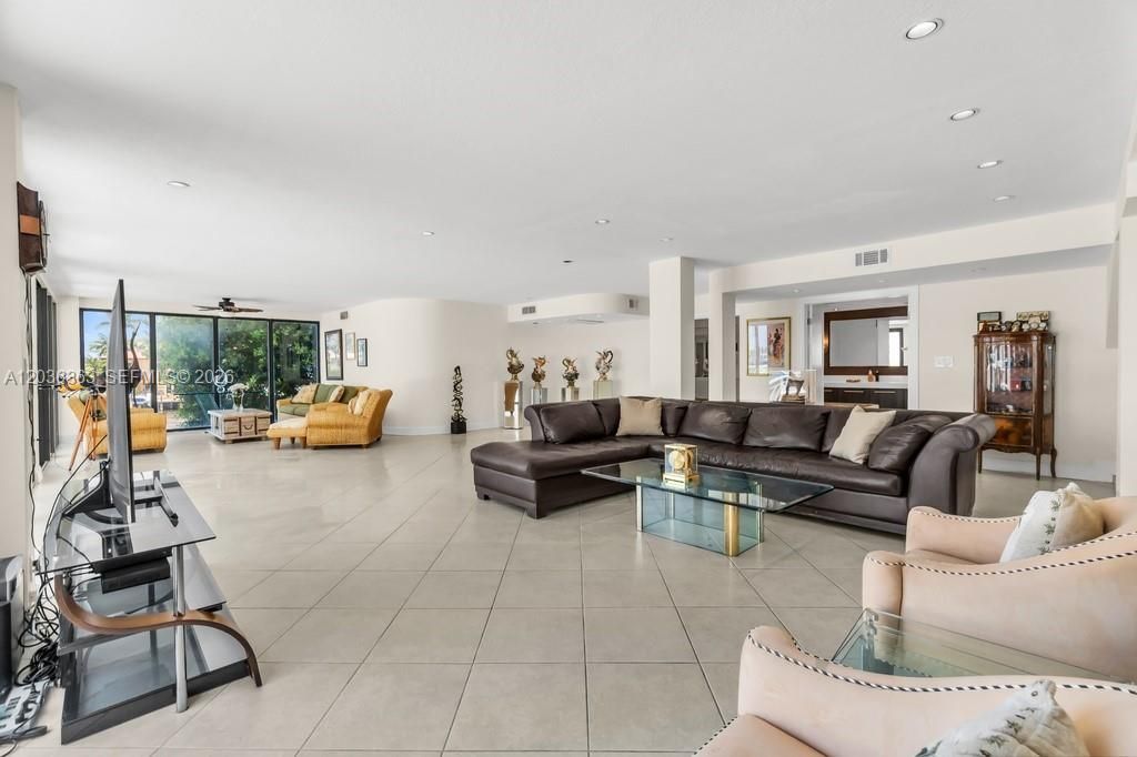 3100 NE 48th St, Unit 212, Fort Lauderdale, FL 33308 Photo