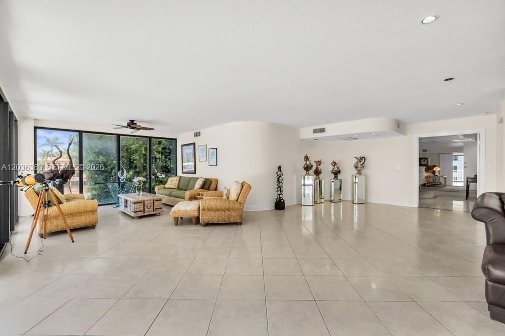 3100 NE 48th St, Unit 212, Fort Lauderdale, FL 33308 Photo