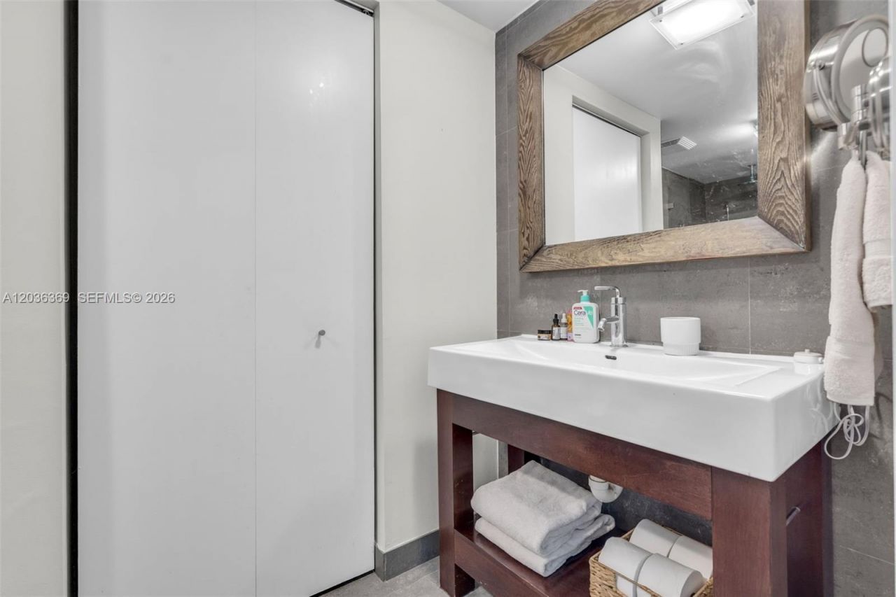 690 SW 1st Ct , Unit PHII16, Miami, FL 33130 Photo