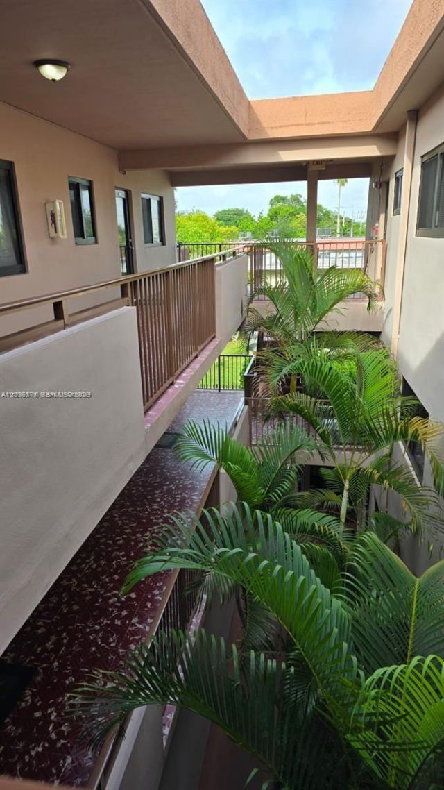690 NE 123rd St, Unit 207, North Miami, FL 33161 Photo
