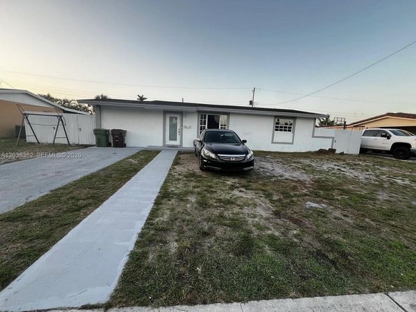 1271 W 79th St , Hialeah, FL 33014