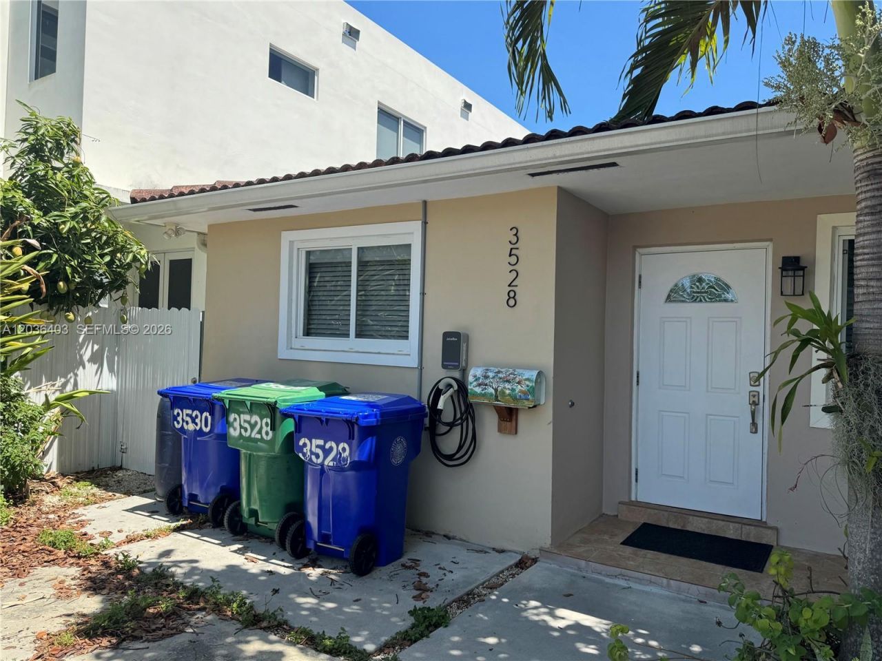3528 SW 25th Ter, Unit 3528, Miami, FL 33133 Photo