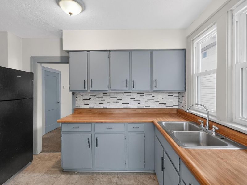 453 Catherine Street , Columbus, OH 43223 Photo 6