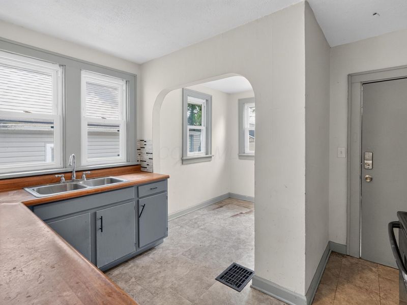 453 Catherine Street , Columbus, OH 43223 Photo 8