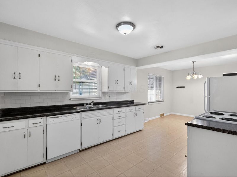 2745 Regina Avenue , Columbus, OH 43204 Photo 15