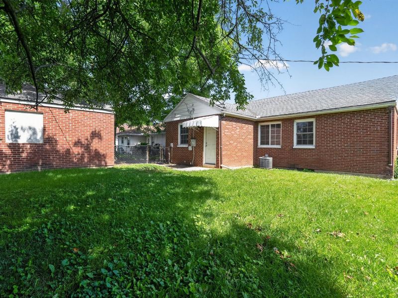 2745 Regina Avenue , Columbus, OH 43204 Photo 3