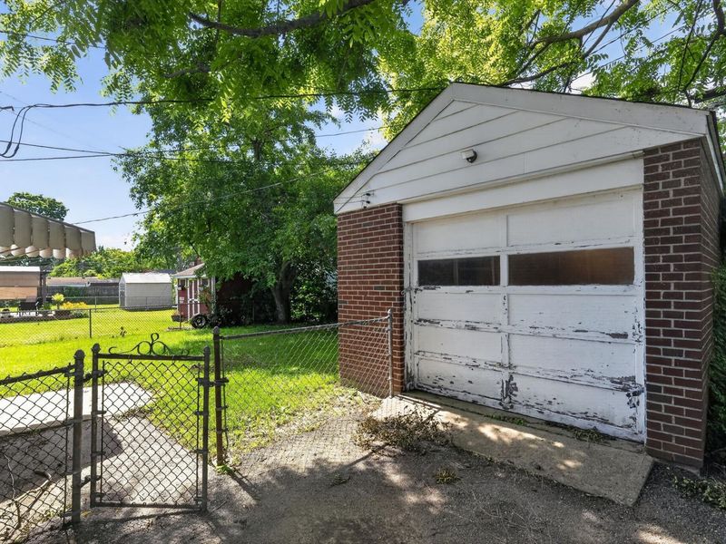 2745 Regina Avenue , Columbus, OH 43204 Photo 5