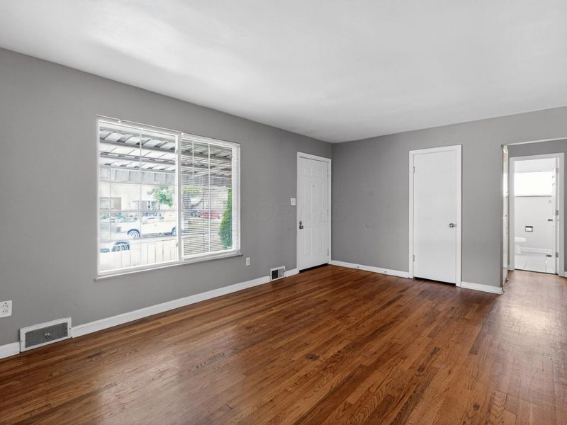 2745 Regina Avenue , Columbus, OH 43204 Photo 7