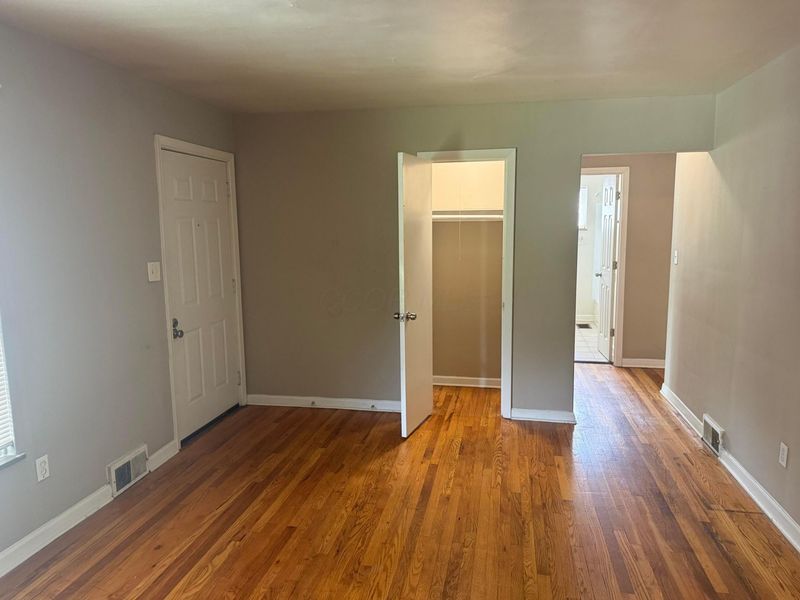 2745 Regina Avenue , Columbus, OH 43204 Photo 8