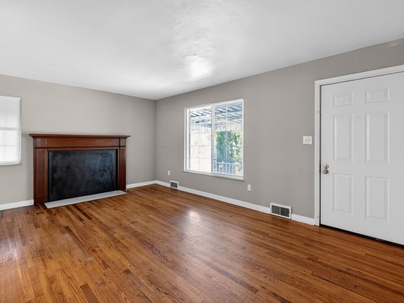 2745 Regina Avenue , Columbus, OH 43204 Photo 9