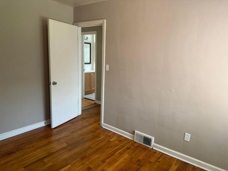 2745 Regina Avenue , Columbus, OH 43204 Photo 9