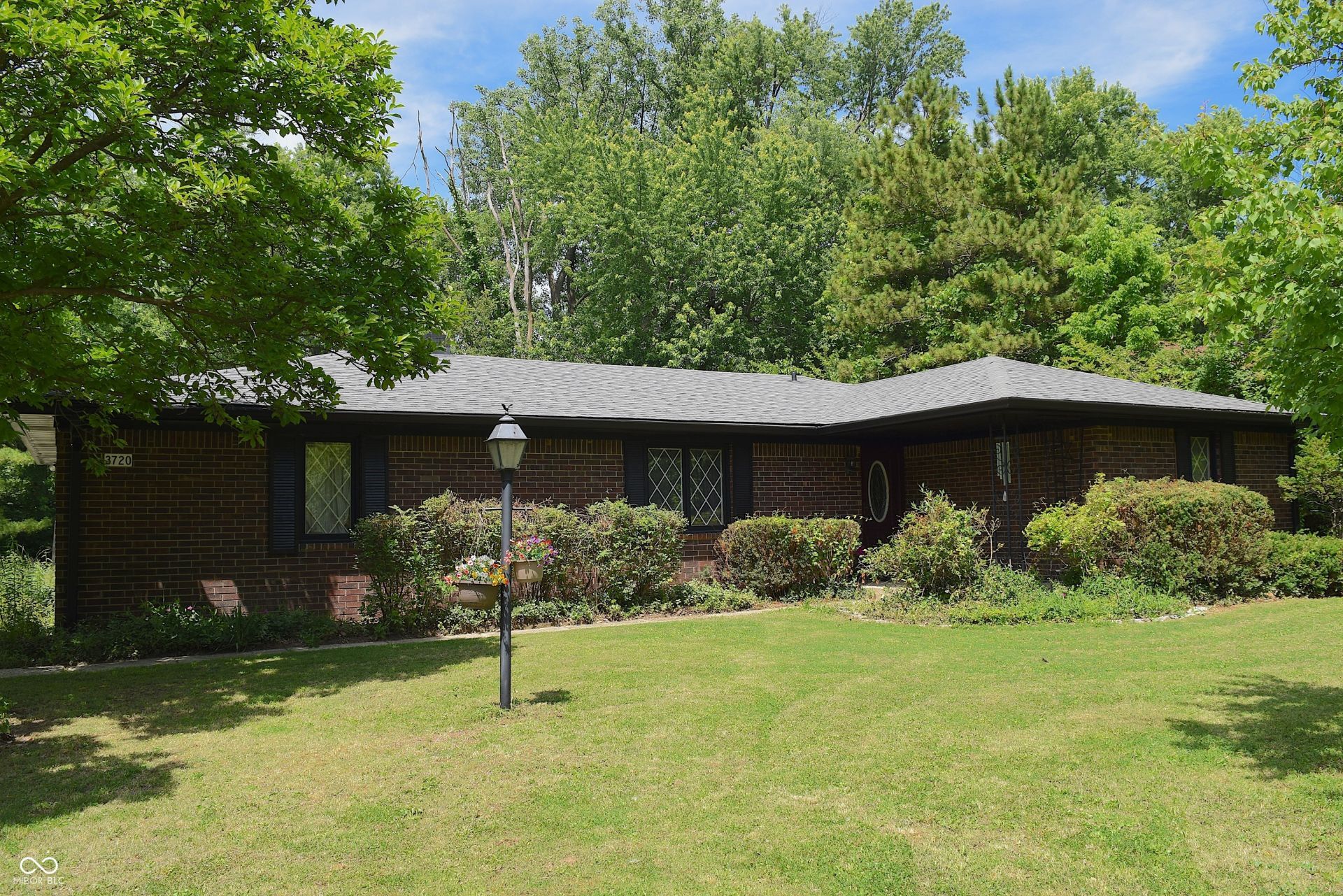 3720 Kessler Boulevard East Drive, Indianapolis, IN 46220 Main Photo
