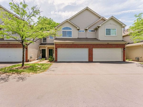 307 Abington Woods Drive , Aurora, IL 60502