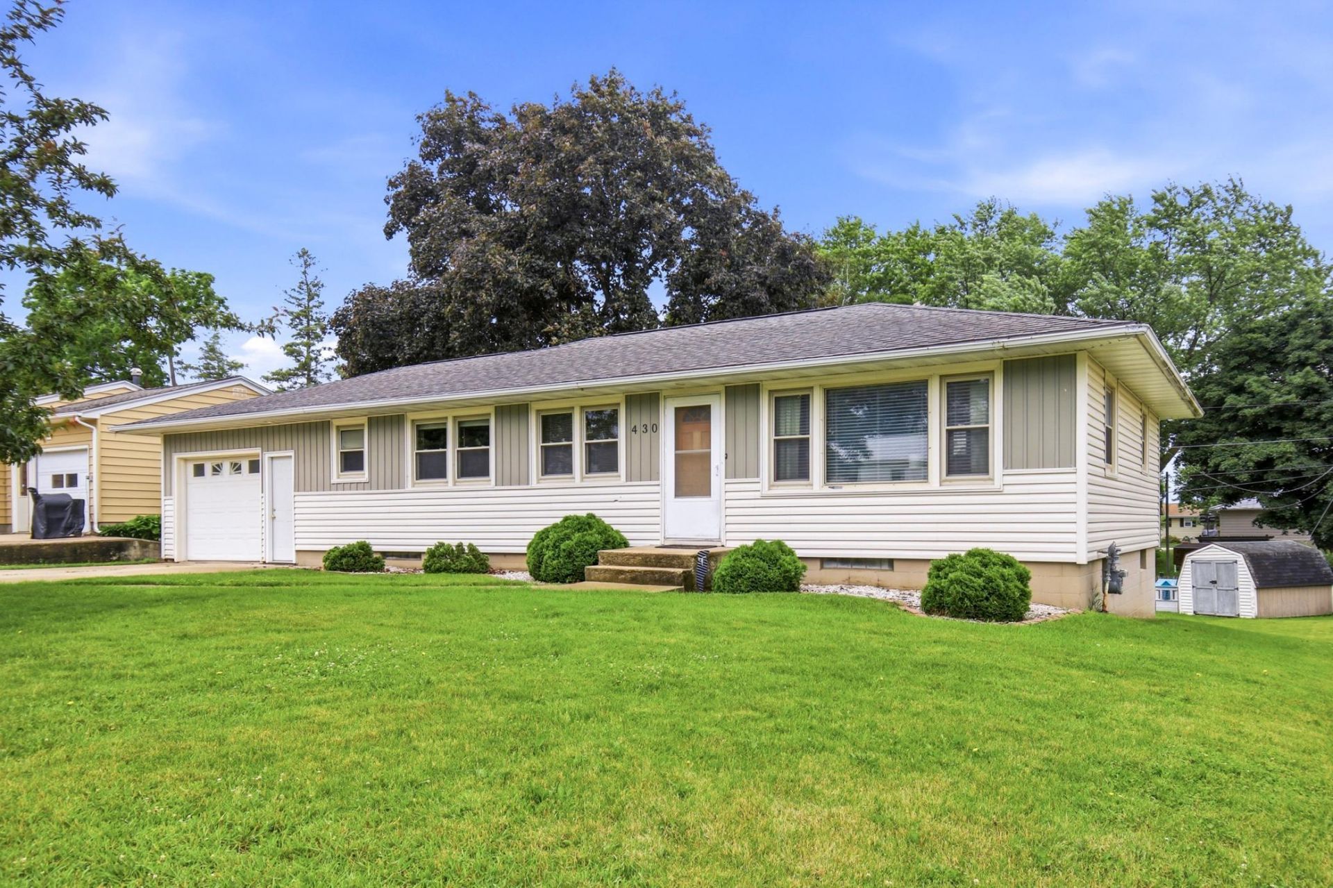 430 5th Street SW, Plainview, MN 55964