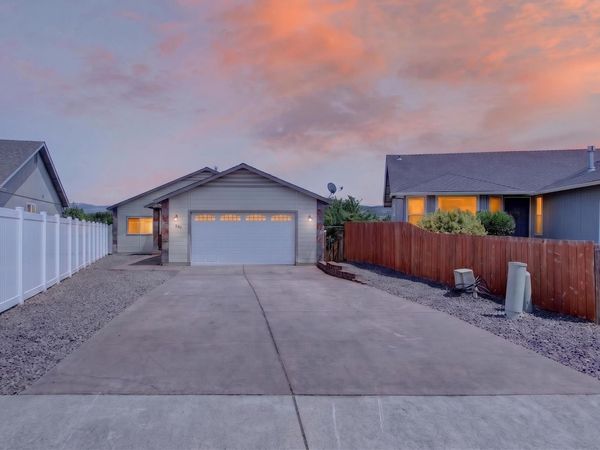 589 N Heights Drive, Eagle Point, OR 97524