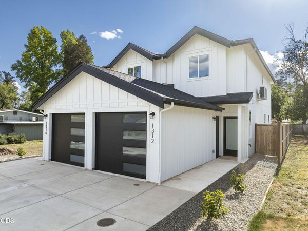 1312 NW Conklin Avenue, Grants Pass, OR 97526