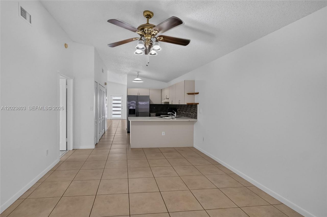2514 W 74th St, Hialeah, FL 33016 Photo
