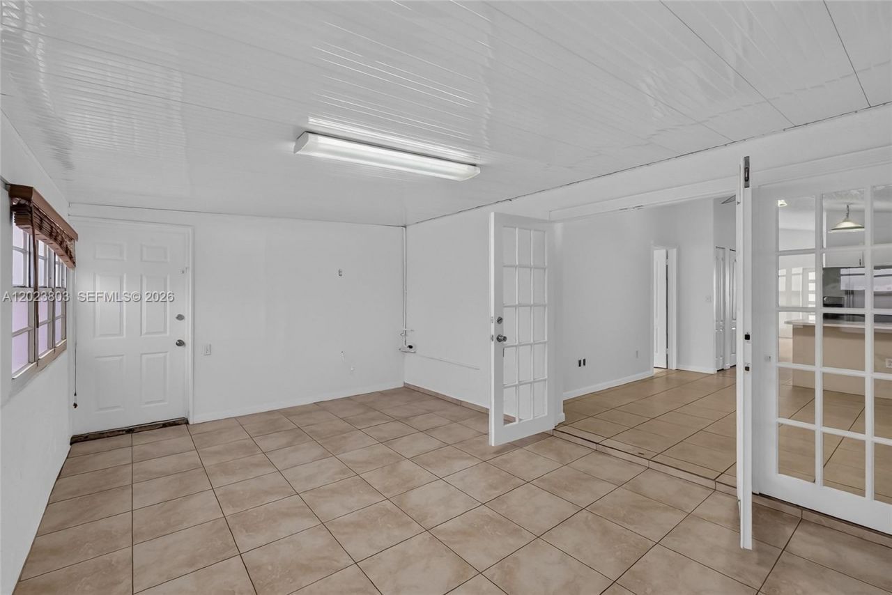 2514 W 74th St, Hialeah, FL 33016 Photo