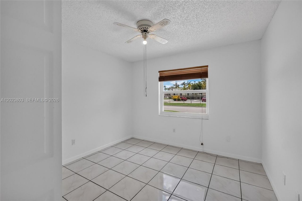 2514 W 74th St, Hialeah, FL 33016 Photo