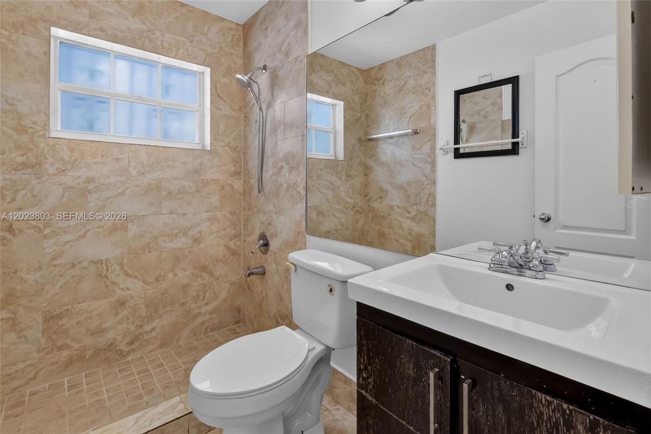 2514 W 74th St, Hialeah, FL 33016 Photo