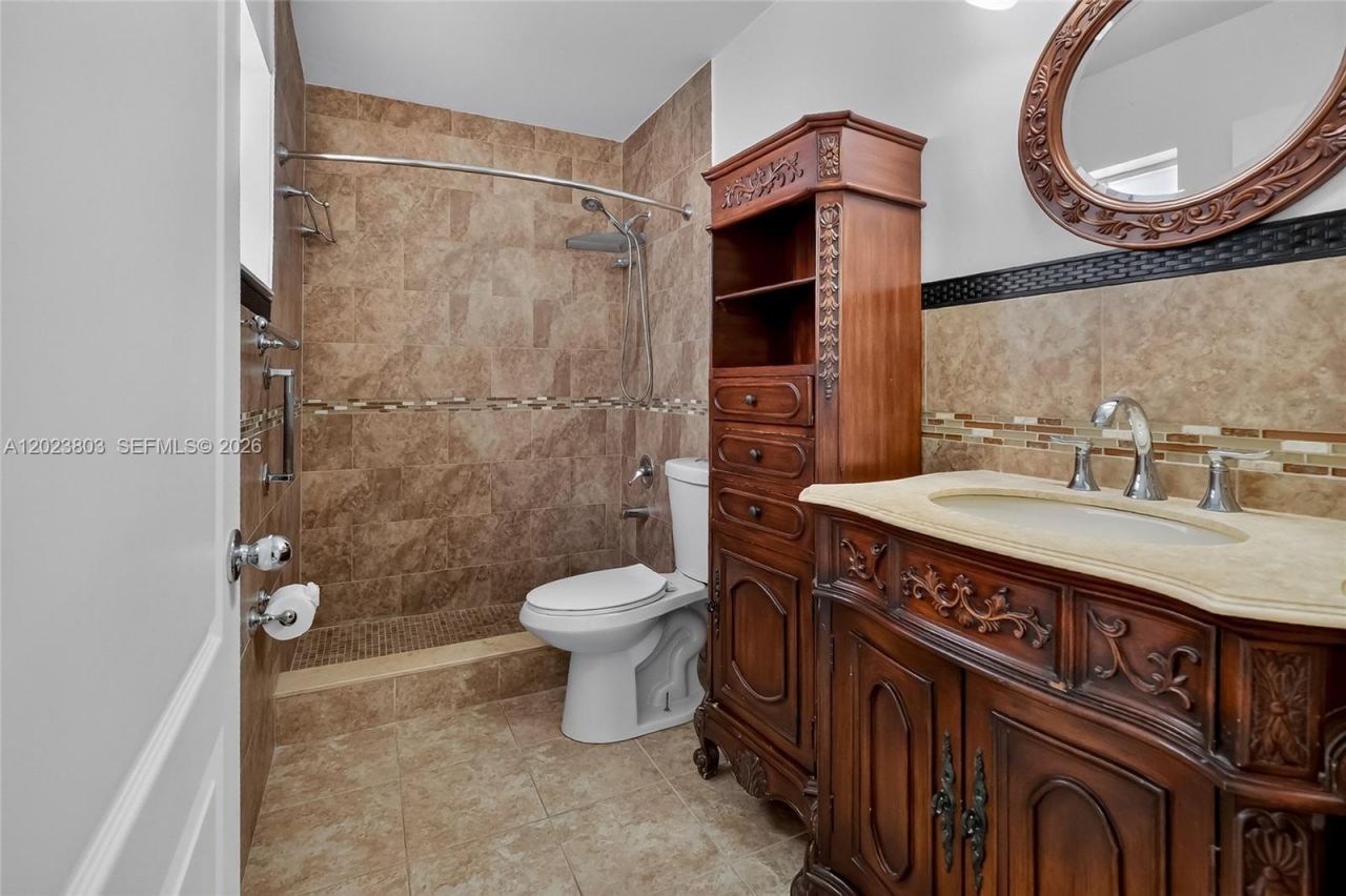 2514 W 74th St, Hialeah, FL 33016 Photo