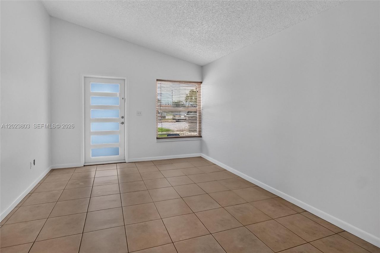 2514 W 74th St, Hialeah, FL 33016 Photo