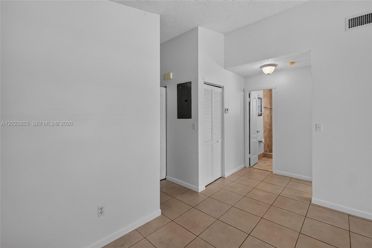 2514 W 74th St, Hialeah, FL 33016 Photo