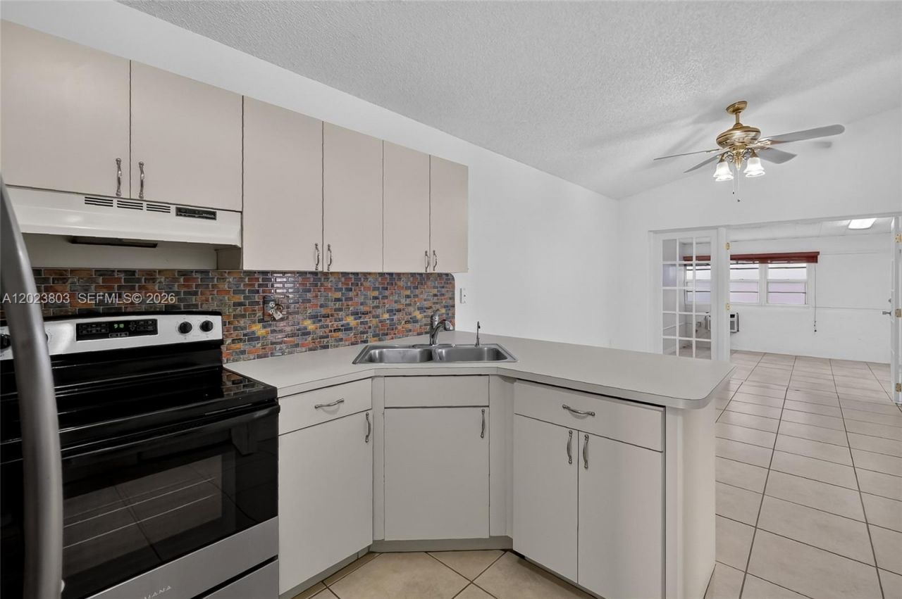 2514 W 74th St, Hialeah, FL 33016 Photo