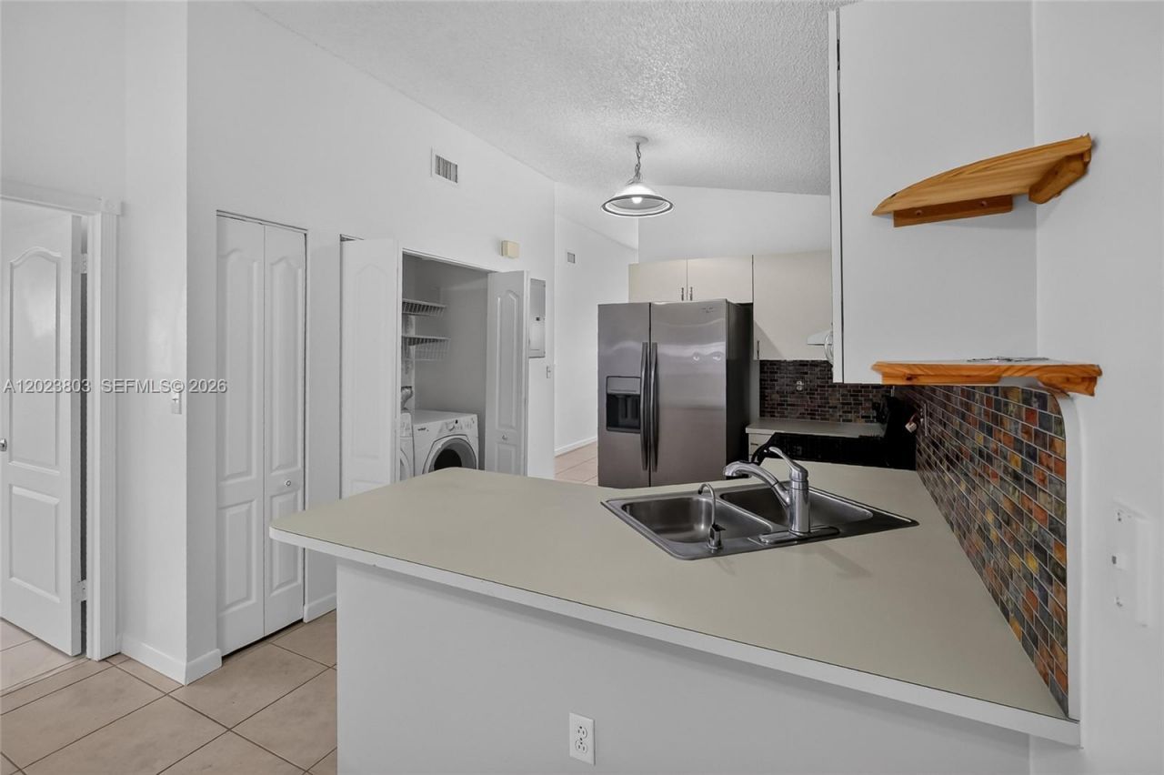 2514 W 74th St, Hialeah, FL 33016 Photo