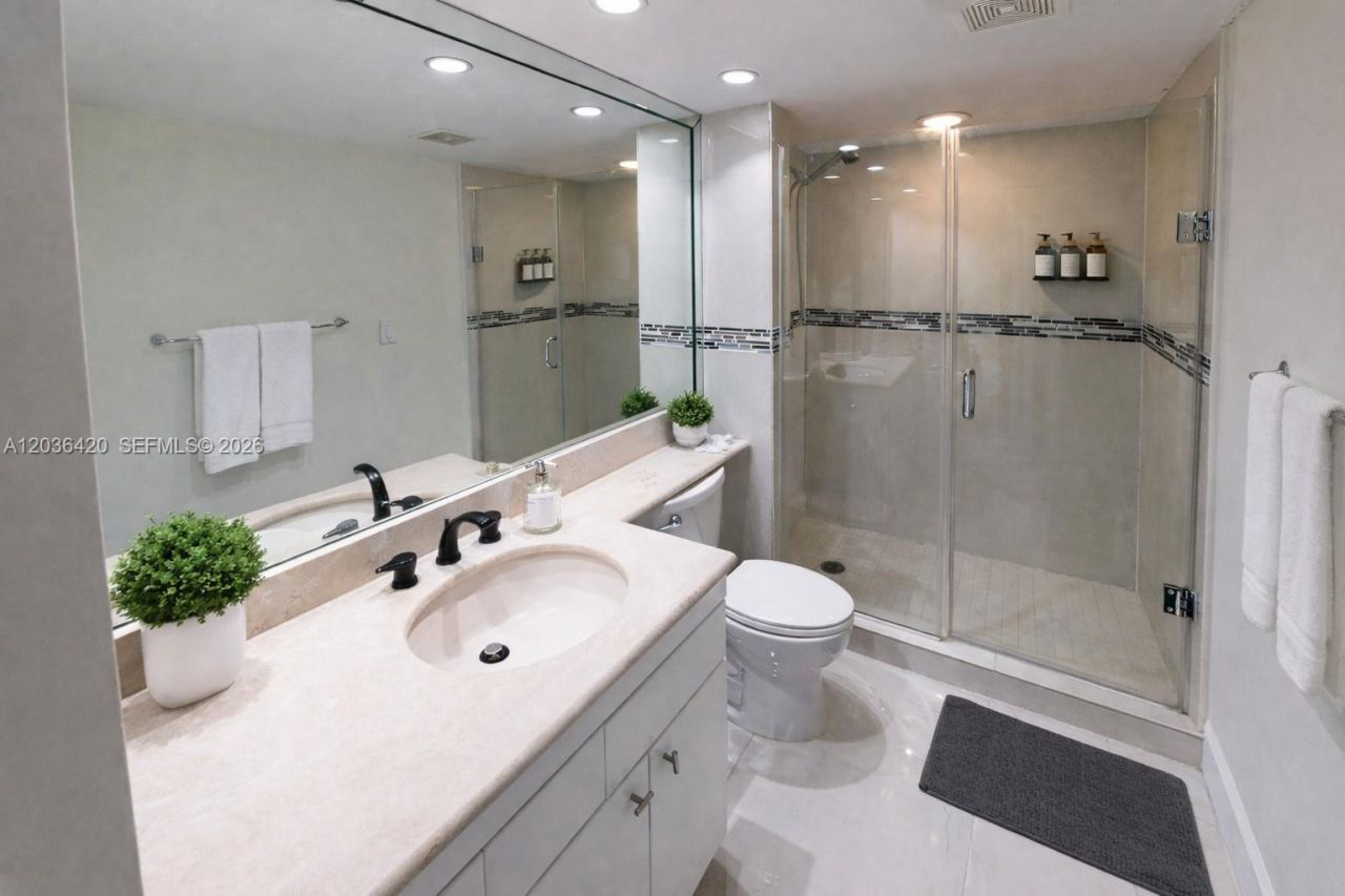 19707 Turnberry Way , Unit 20G, Aventura, FL 33180 Photo