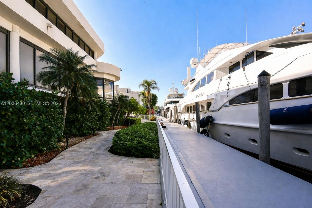 19707 Turnberry Way , Unit 20G, Aventura, FL 33180 Photo