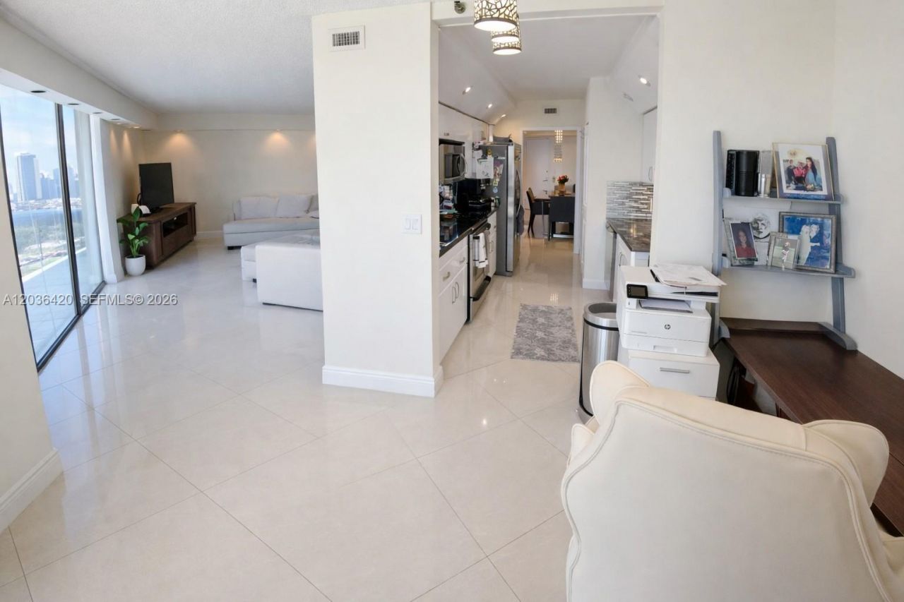 19707 Turnberry Way , Unit 20G, Aventura, FL 33180 Photo