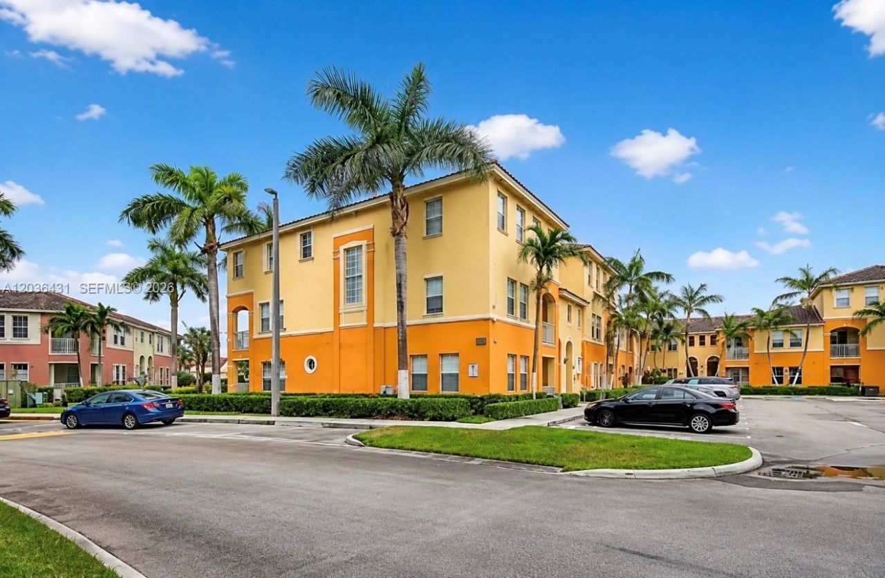 10012 NW 7th St , Unit 111, Miami, FL 33172 Photo