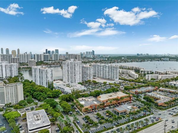 2750 NE 183rd St, Unit 504, Aventura, FL 33160