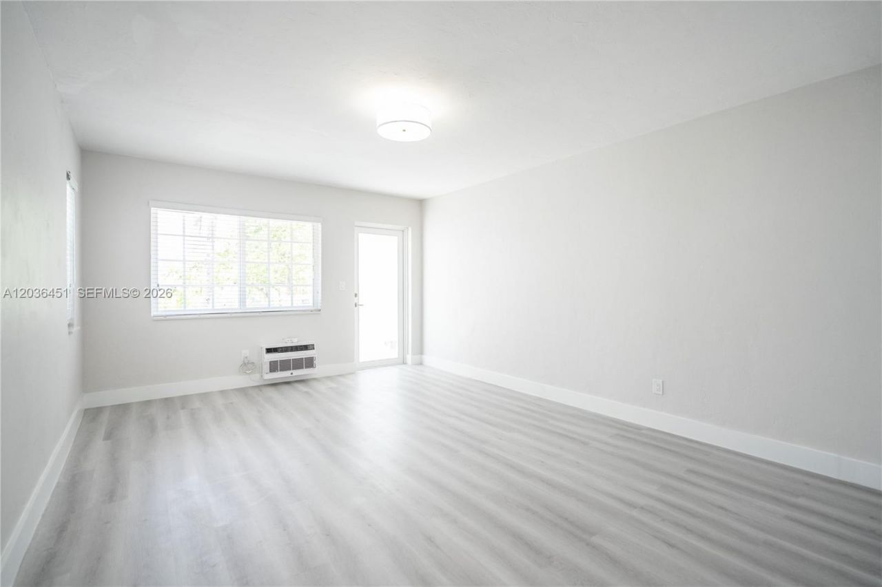 2416 Flamingo Dr, Unit 14, Miami Beach, FL 33140 Photo