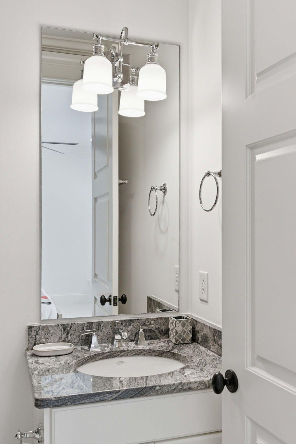 2824 Middle Street Photo 17
