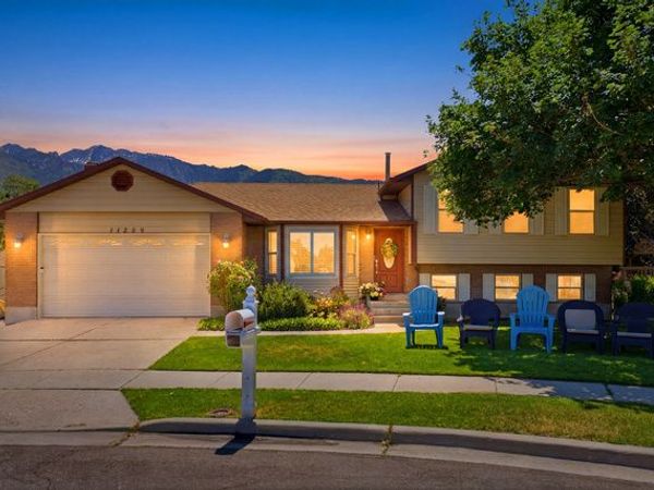 11209 S CHRISTOPHER CIR E, Sandy, UT 84092