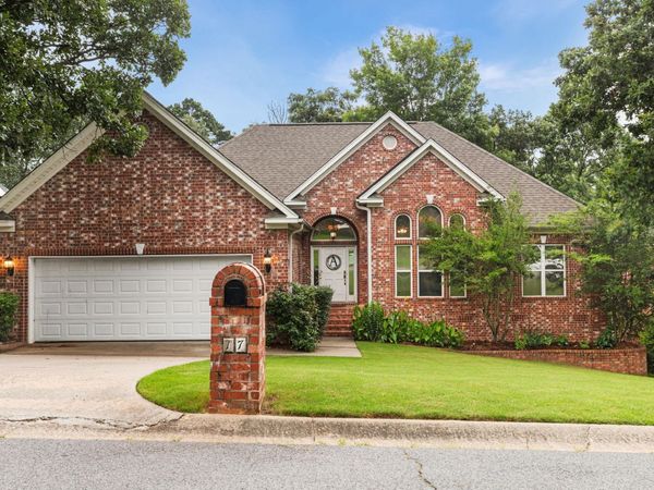 17 Chicot Dr, Maumelle, AR 72113